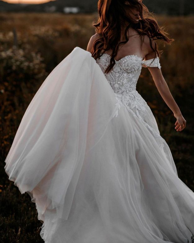 Superbes robes de mariée ligne A | Robes de mariée avec de la dentelle