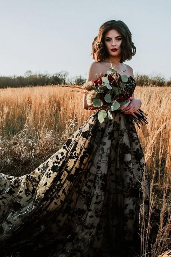 Robes de mariée élégantes Une ligne de dentelle | Robes de mariée noires pas cher