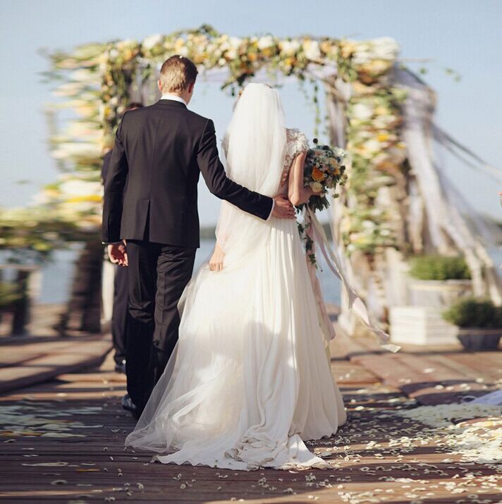 Forme Princesse Traîne moyenne Col en V Mousseline polyester Nouveau Robes de mariée A-ligne avec Fleurs