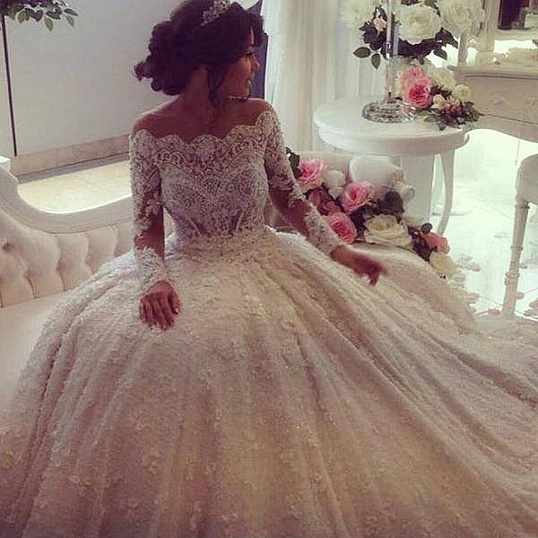 Forme princesse robe de mariée en dentelle délicat avec perle et broderie exquis traîne cathédrale