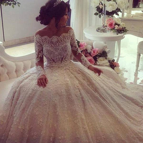 Forme princesse robe de mariée en dentelle délicat avec perle et broderie exquis traîne cathédrale