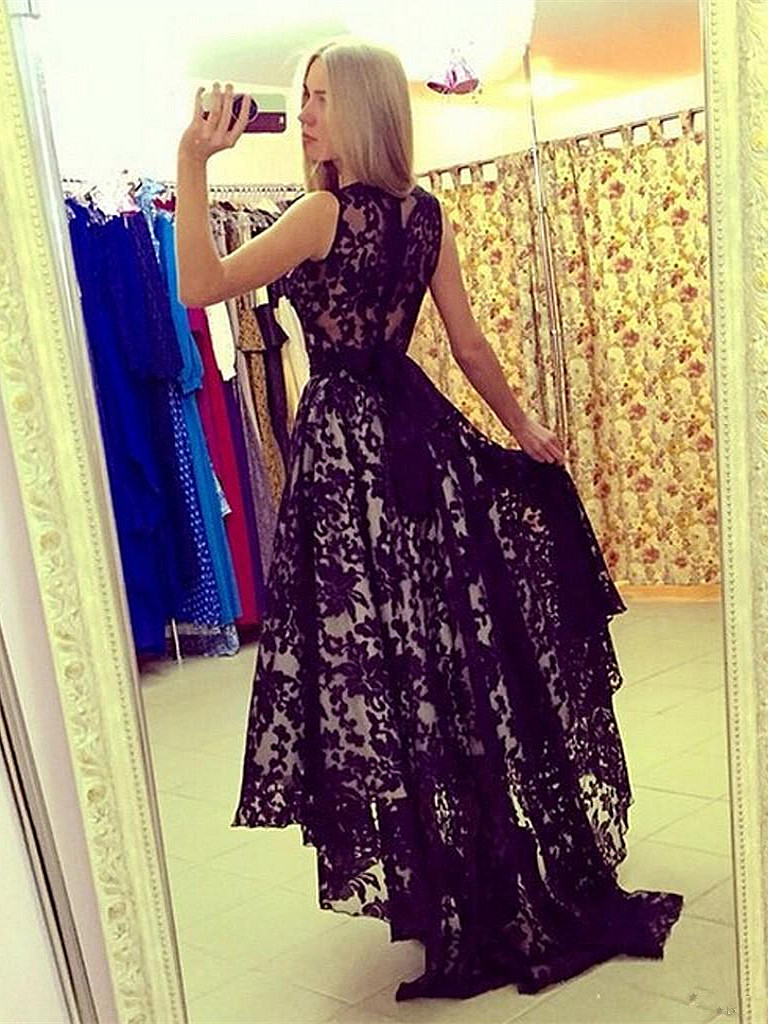 Robe de cérémonie en dentelle délicat avec petit manche courte devant longue dernière couleurs au choix