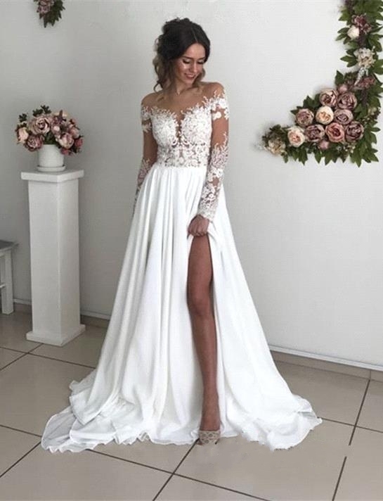 Robe de mariée princesse longue avec dentelle épaules nues
