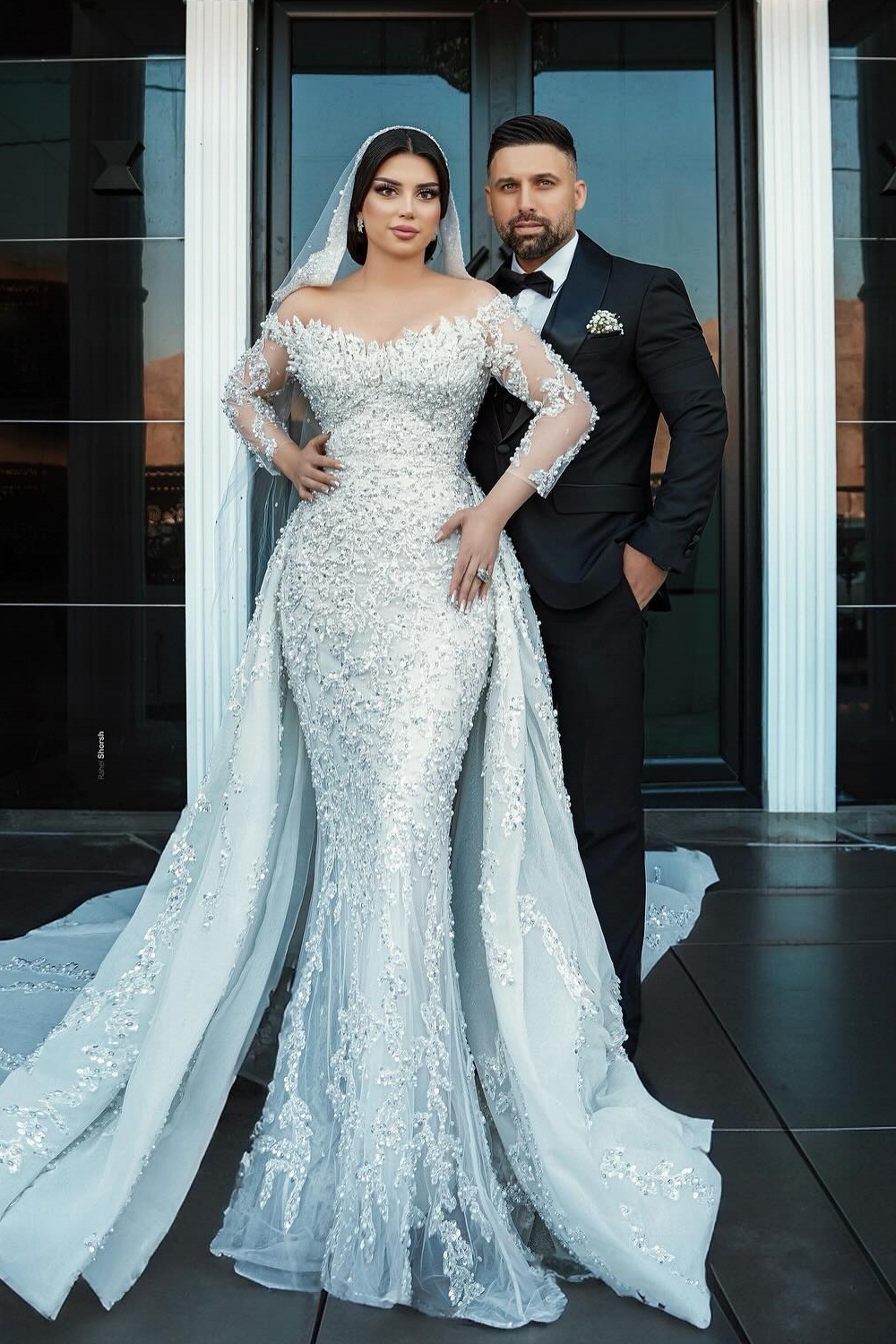 Belles robes de mariée en dentelle de ligne A avec manches à paillettes