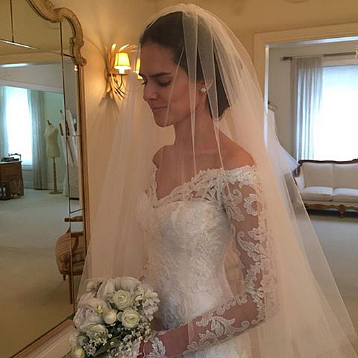 Forme trompette robe de mariée avec manche longue en dentelle délicat traine alayage