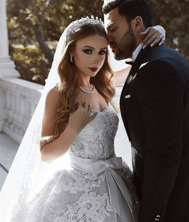 Robe de mariée princesse dentelle longue élégante avec nœud | robe de mariage élégante de luxe