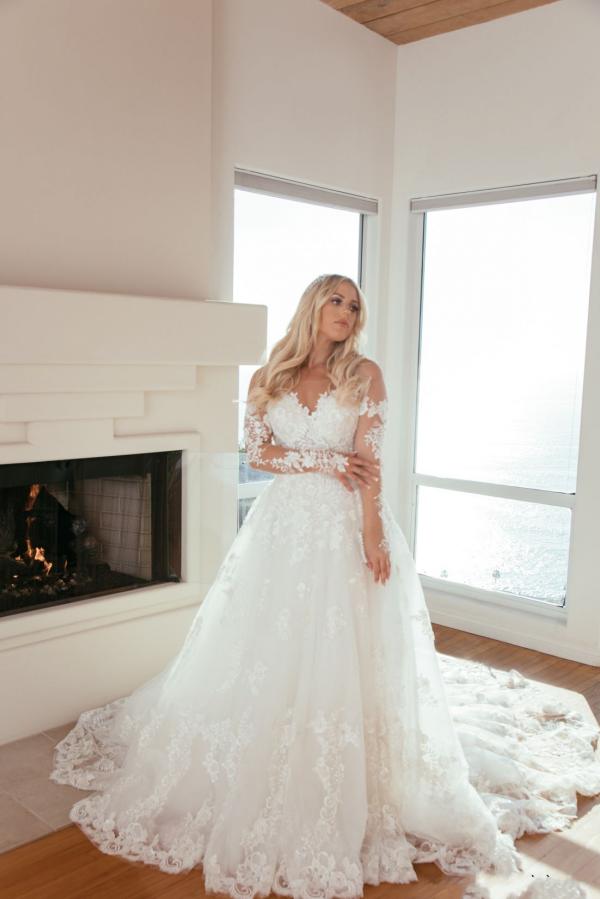 Robe de mariée ligne-A princesse sur dentelles chic bon prix