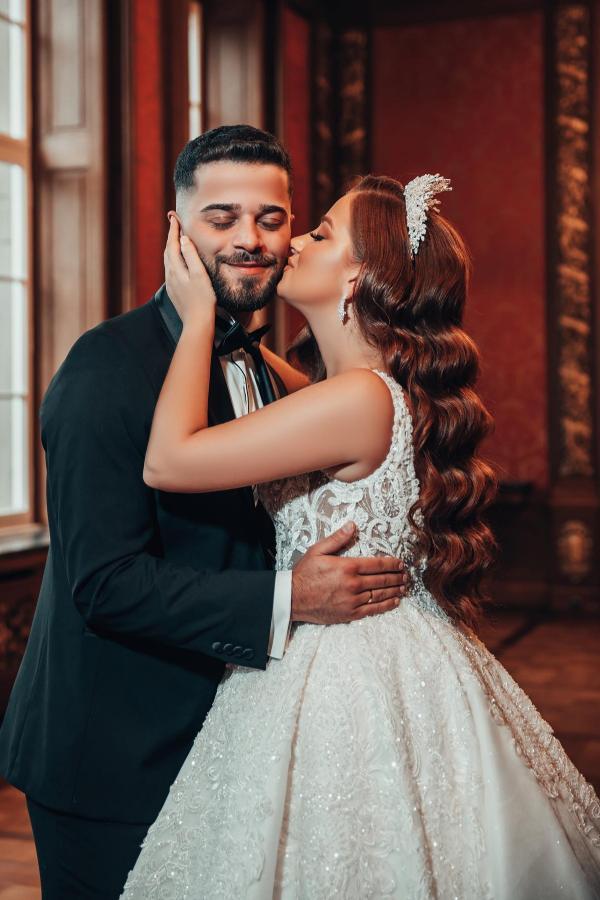 Robe de mariée princesse luxueuse avec grande traîne