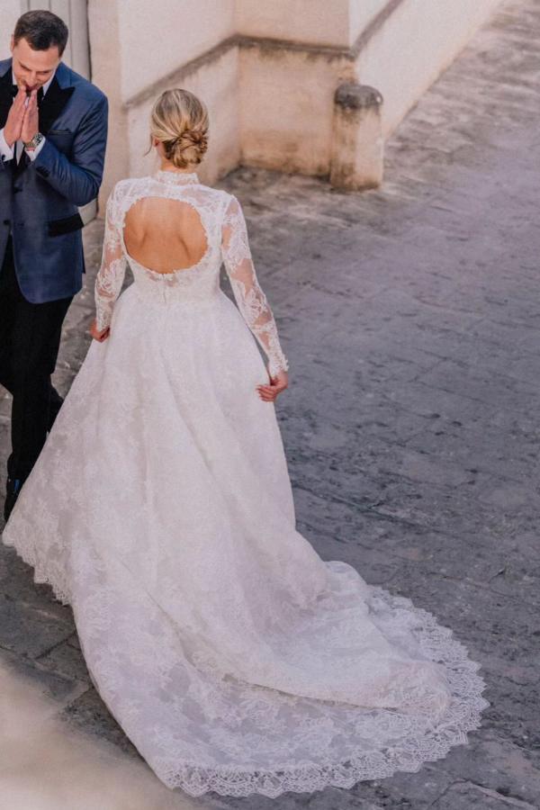 Robe de mariée col rond avec manches dentelles créative chic pas cher