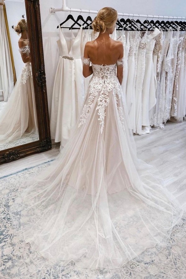 Robe de mariée avec dentelles fleuries très belle achat en ligne