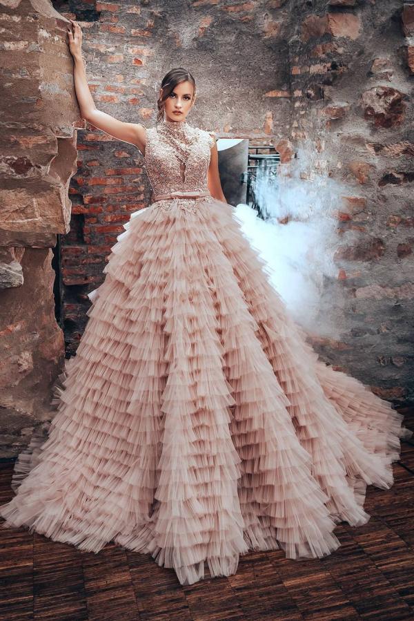 Robes de mariée rose fard à joues Une ligne | Robes de mariée en dentelle de luxe