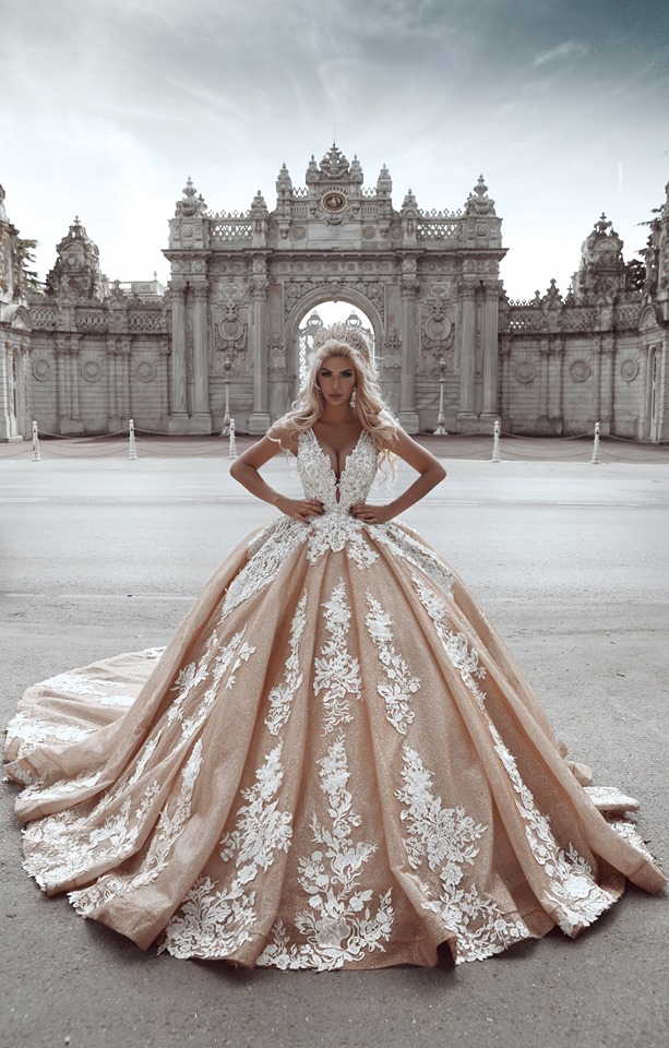 Robe de mariée haute couture | robe de mariée de luxe avec fleur
