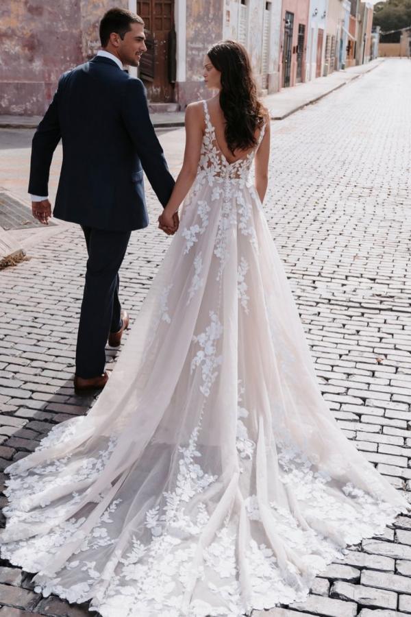 Belles robes de mariée en dentelle | Robe de mariée trapèze col V