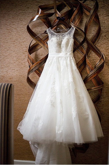 Forme Princesse Traîne moyenne Col U profond Dentelle Nouveau Robes de mariée A-ligne avec Perle