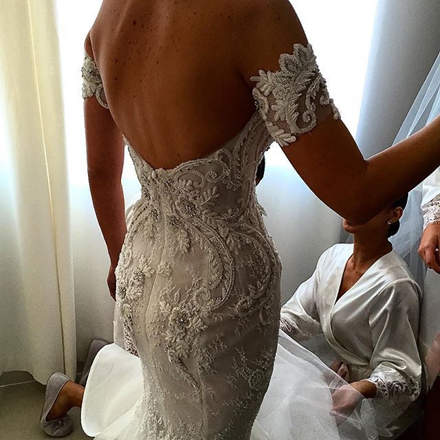 Forme Princesse Epaules Nues Jupe Détachée Robe de Mariée Dentelle