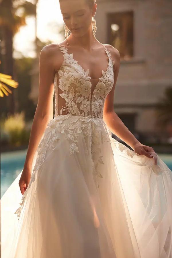 Robe de mariée sexy en dentelle trapèze Robe de mariée bohème à col en V