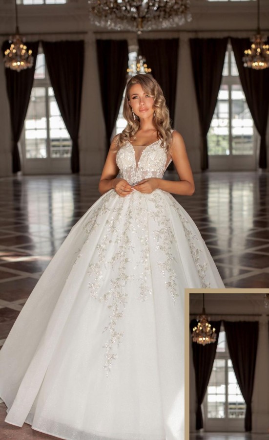 Magnifique robe de mariée princesse en dentelle sans manches