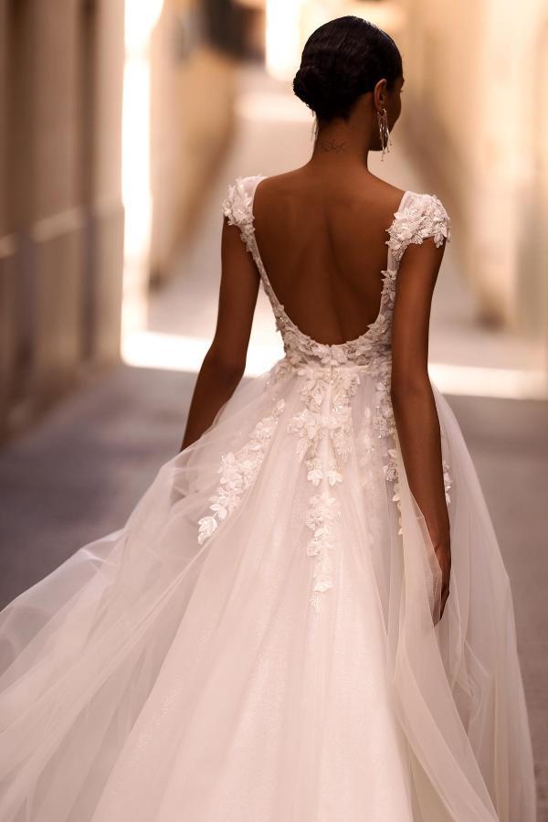 Robe de mariée élégante Ligne A avec robes de mariée en dentelle Décolleté en V