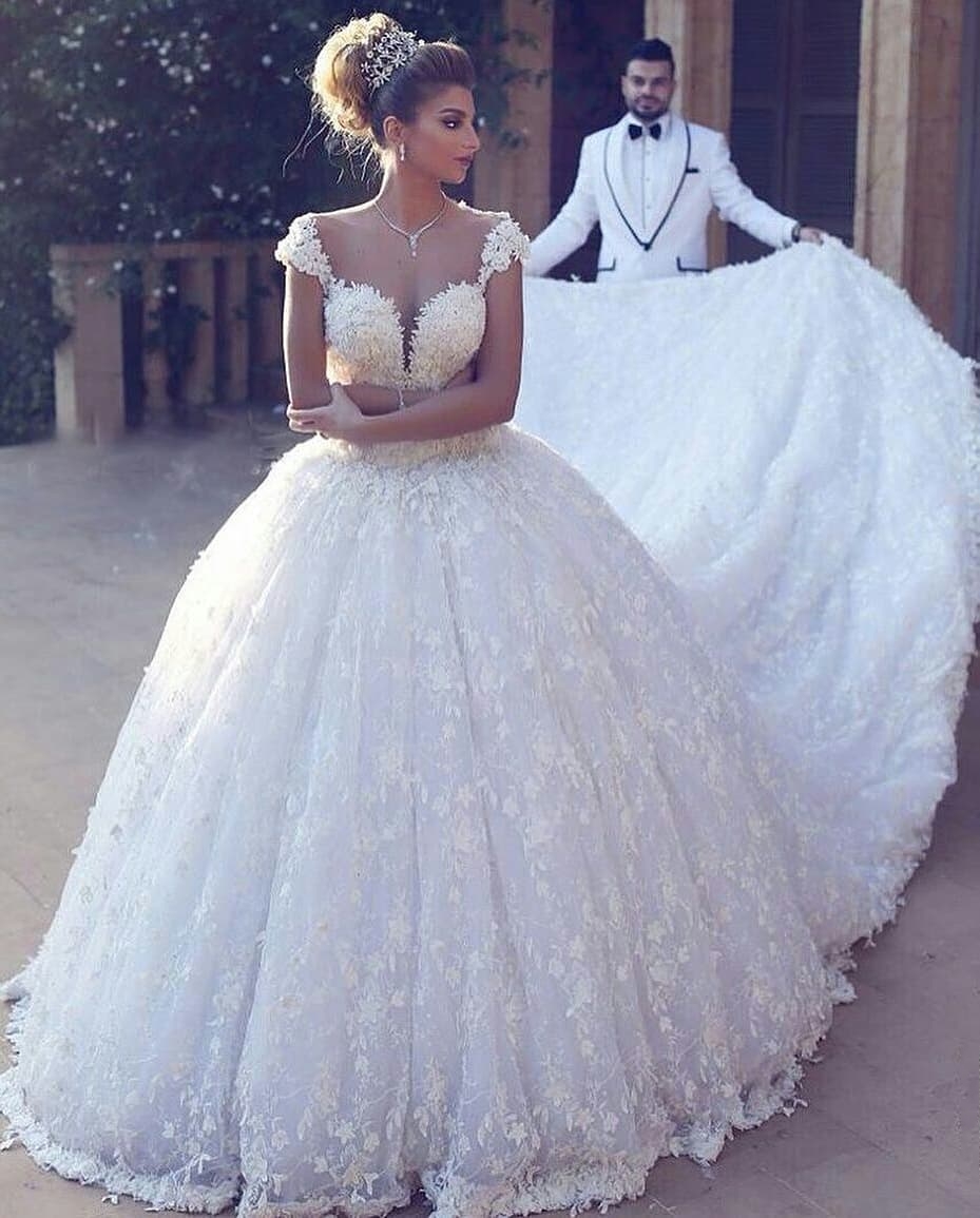 Robe de mariée princesse dentelle luxueuse traîne cathédrale avec appliques | Robe de mariage princesse longue élégante