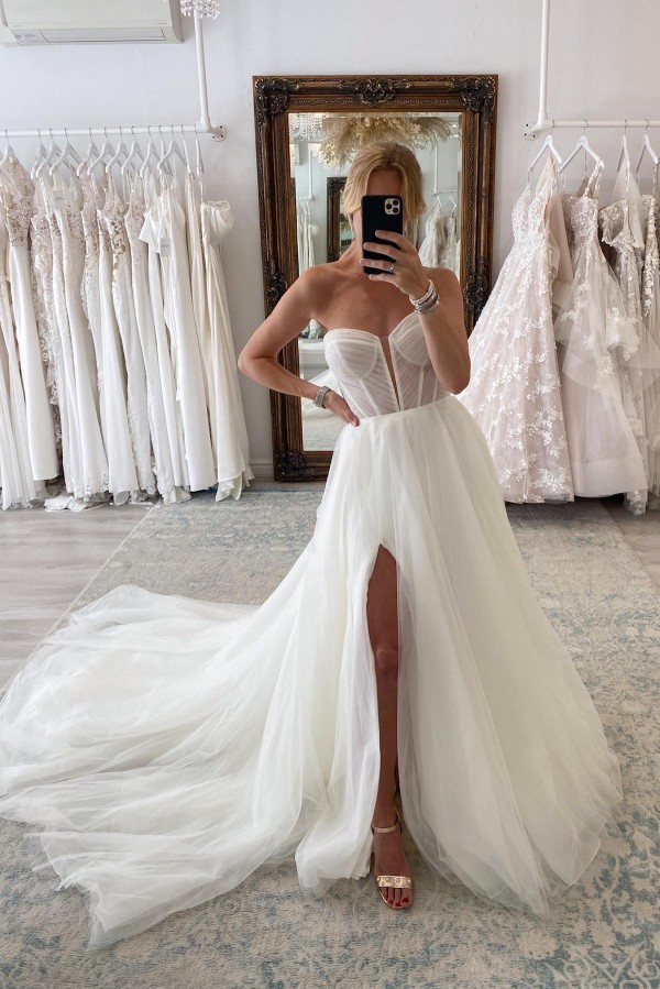 Robe de mariée A-ligne avec manches fendue devant pas cher