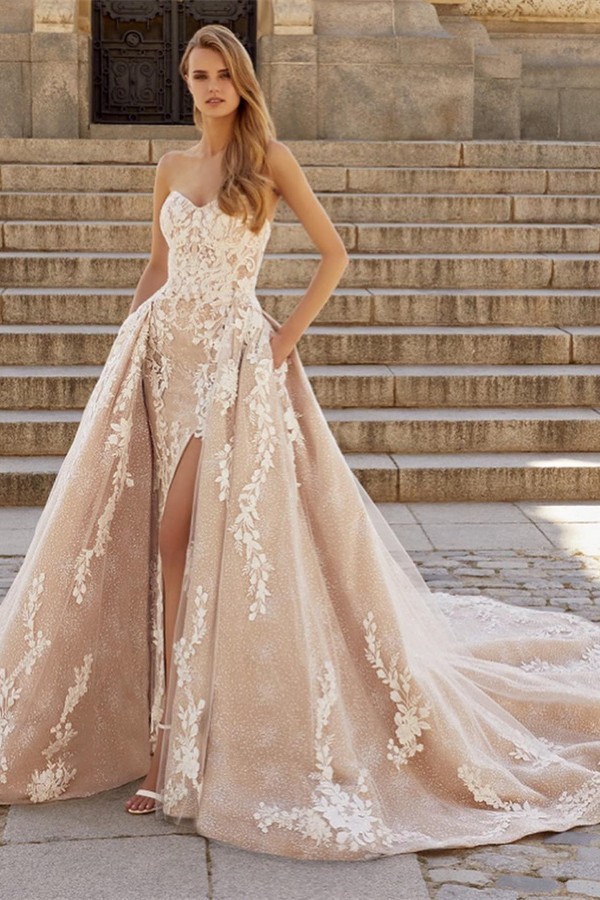Robe de mariée ligne A en dentelles avec traîne détachable très chic