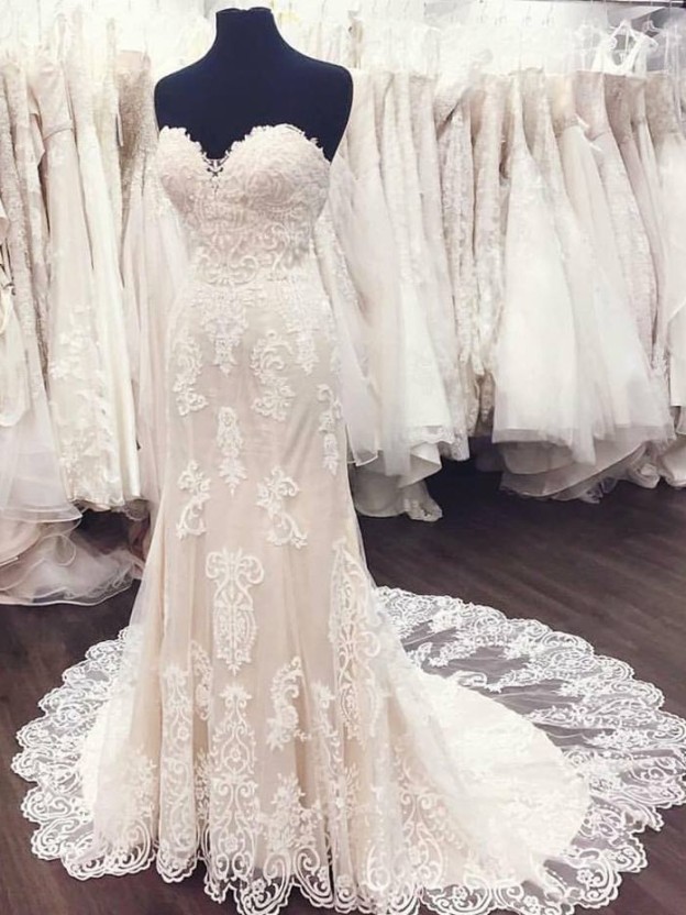 Forme A-ligne Col en Cœur Traîne moyenne Robe de Mariée avec dentelle