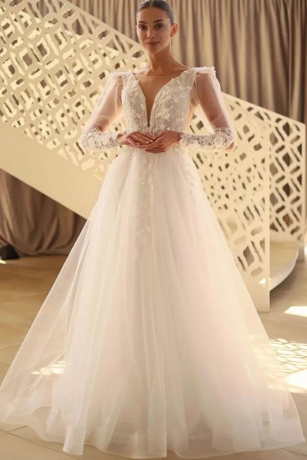 Belles robes de mariée décolleté en V | Une ligne de robes de mariée avec de la dentelle