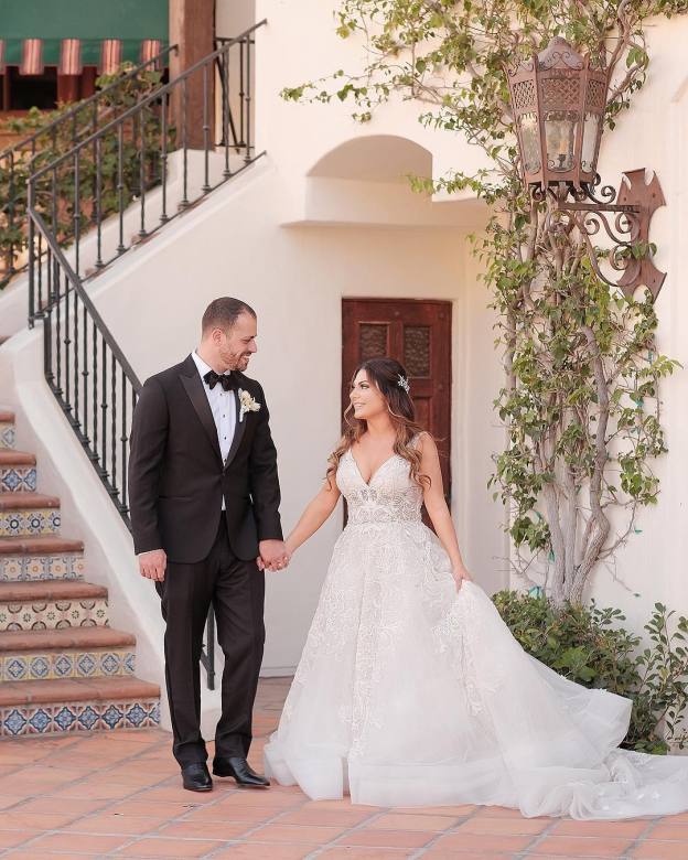 Robes de mariée modernes décolleté en V | Robes de mariée ligne A avec dentelle