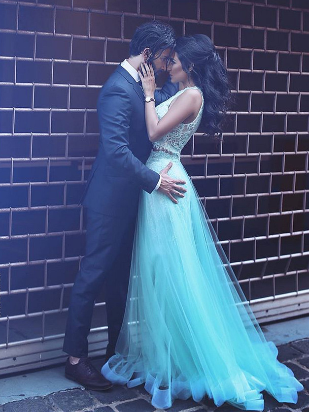 Forme princess robe de cérémonie deux pièces en dentelle délicat satin qualité longueur sol