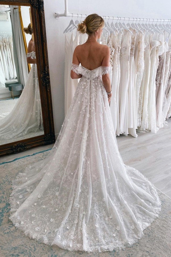 Robe de mariée dentelle ligne A fleurie épaules dénudées chic