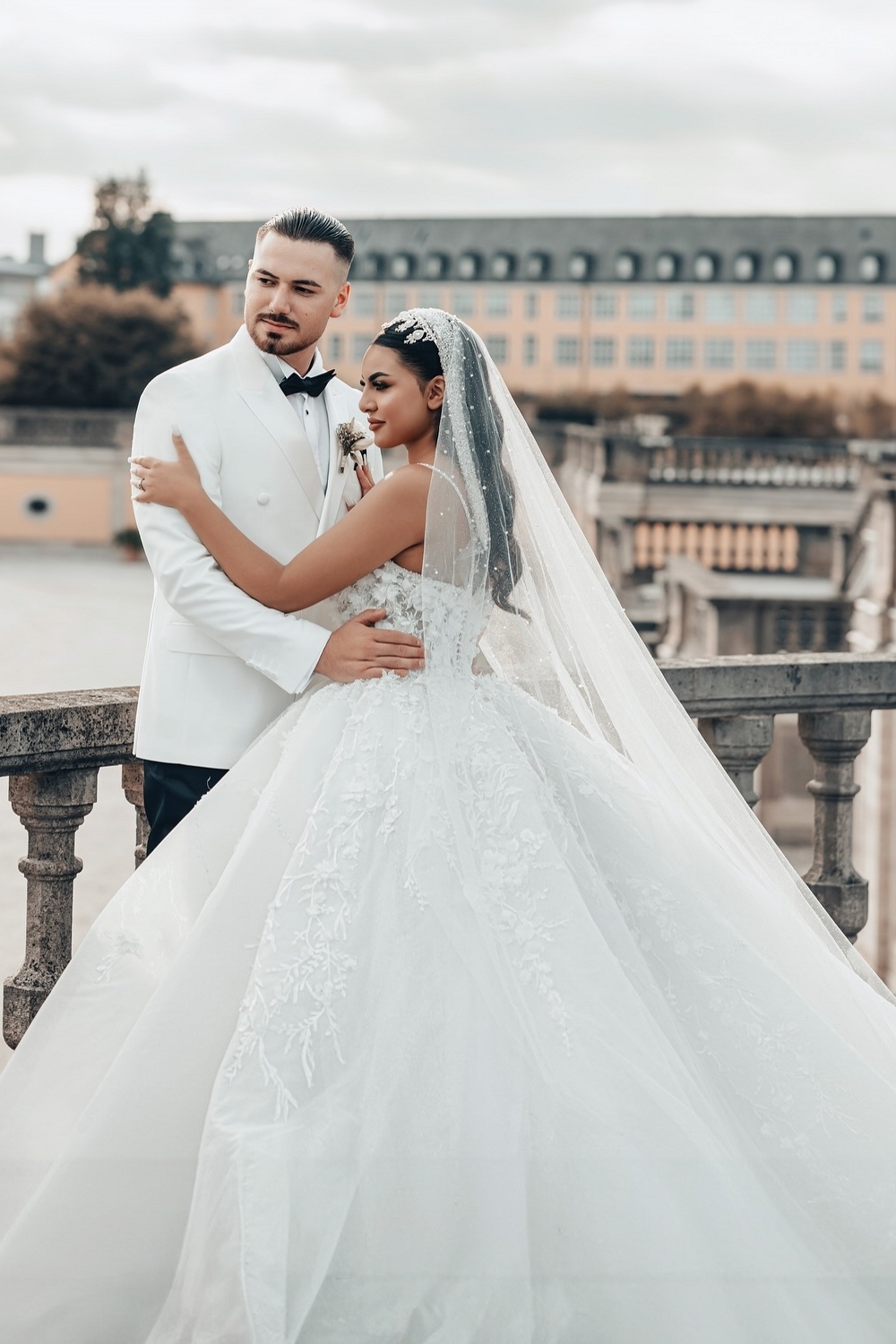 Robes de mariée princesse Robes de mariée pailletées avec dentelle