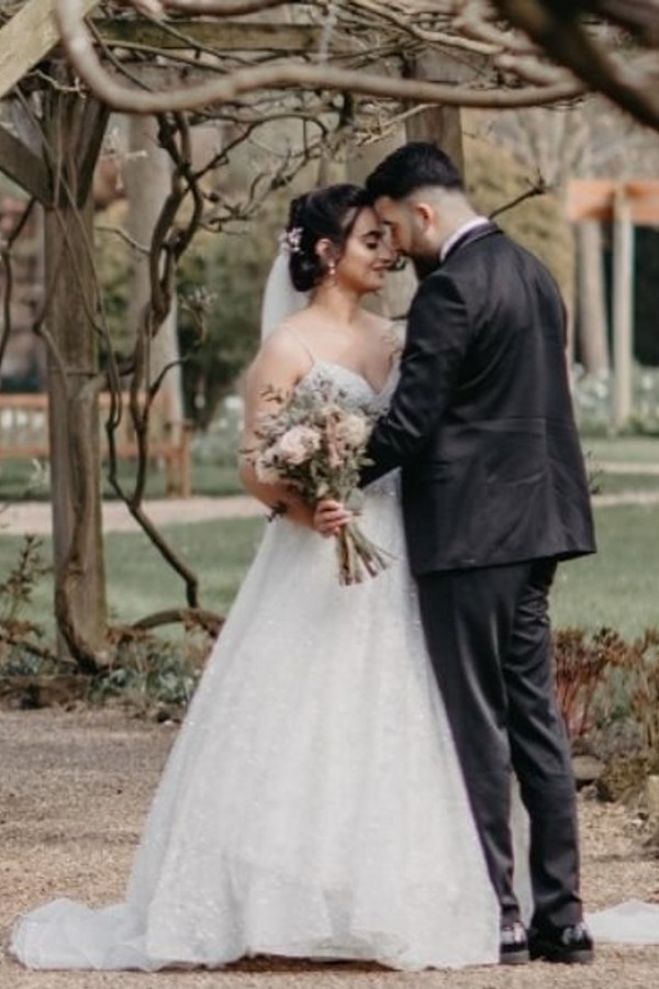 Robes de mariée simples Une ligne | Robe de mariée avec dentelle