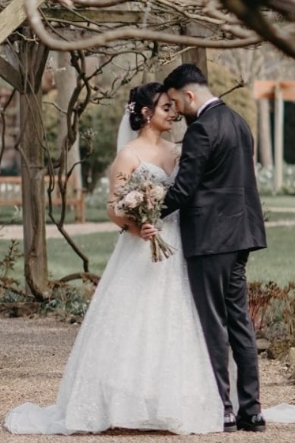 Robes de mariée simples Une ligne | Robe de mariée avec dentelle