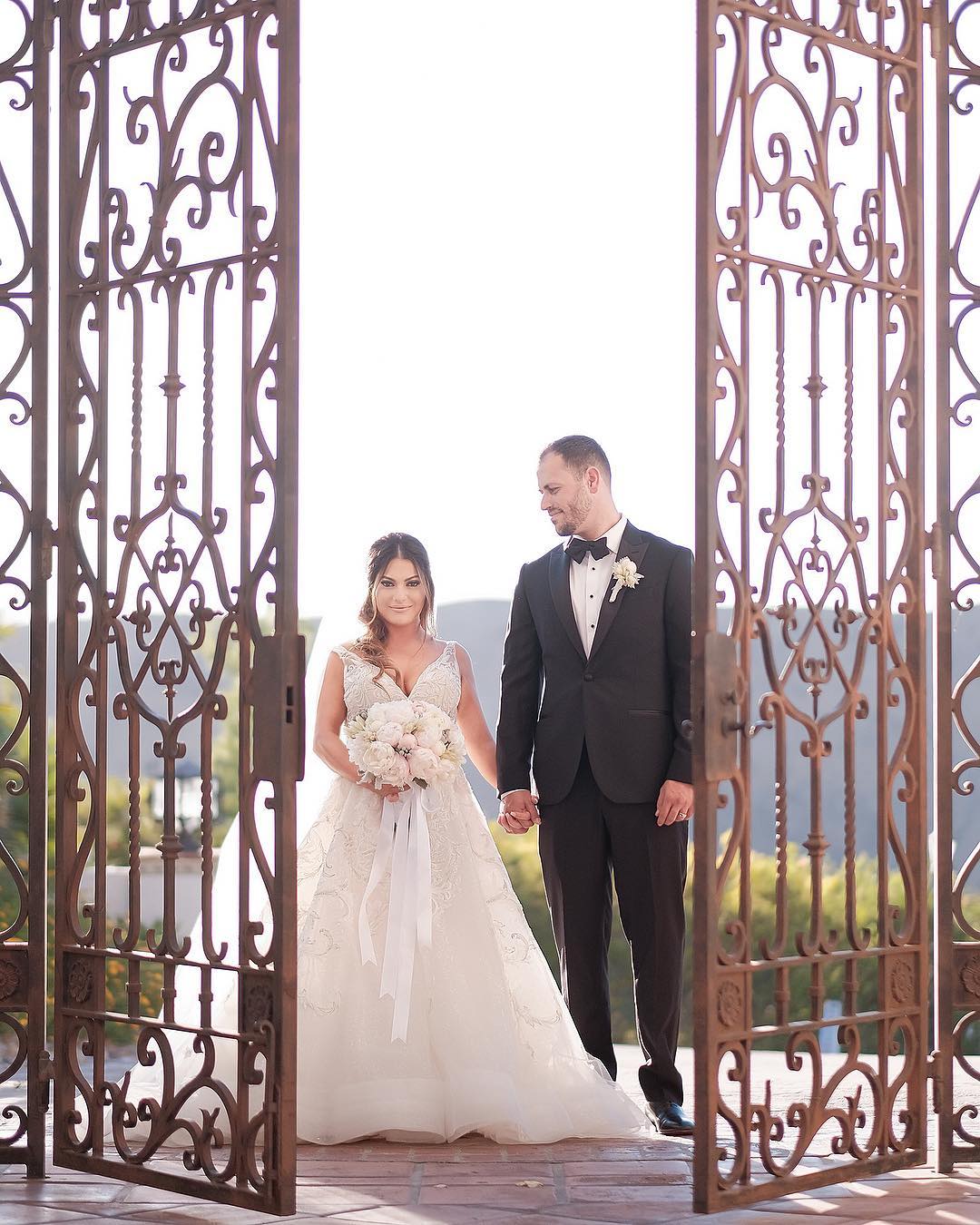 Robes de mariée modernes décolleté en V | Robes de mariée ligne A avec dentelle