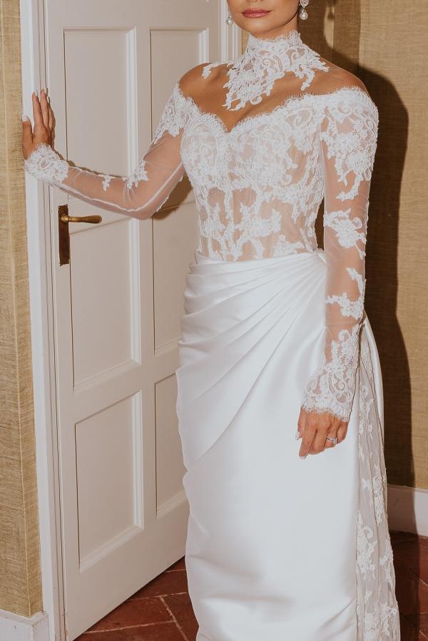 Robe de mariée empire en satin avec manches en dentelle