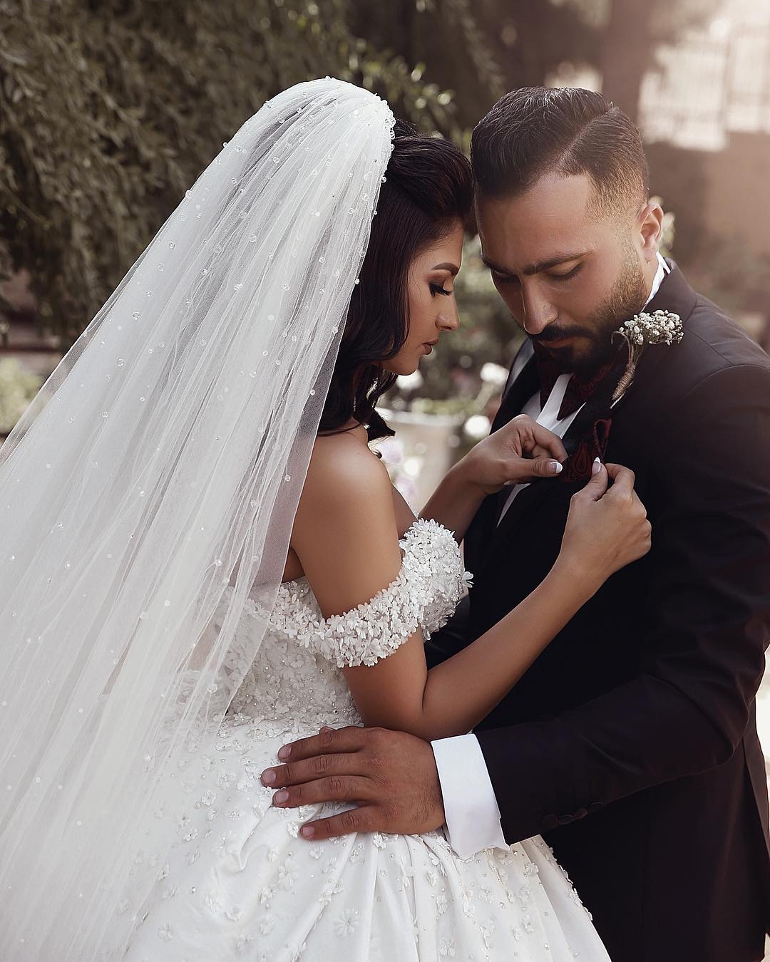 Robe de mariée princesse luxueuse épaules nues avec fleurs | Robe de mariage princesse longue élégante
