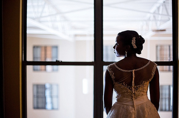 Forme Princesse Traîne moyenne Col U profond Dentelle Nouveau Robes de mariée A-ligne avec Perle
