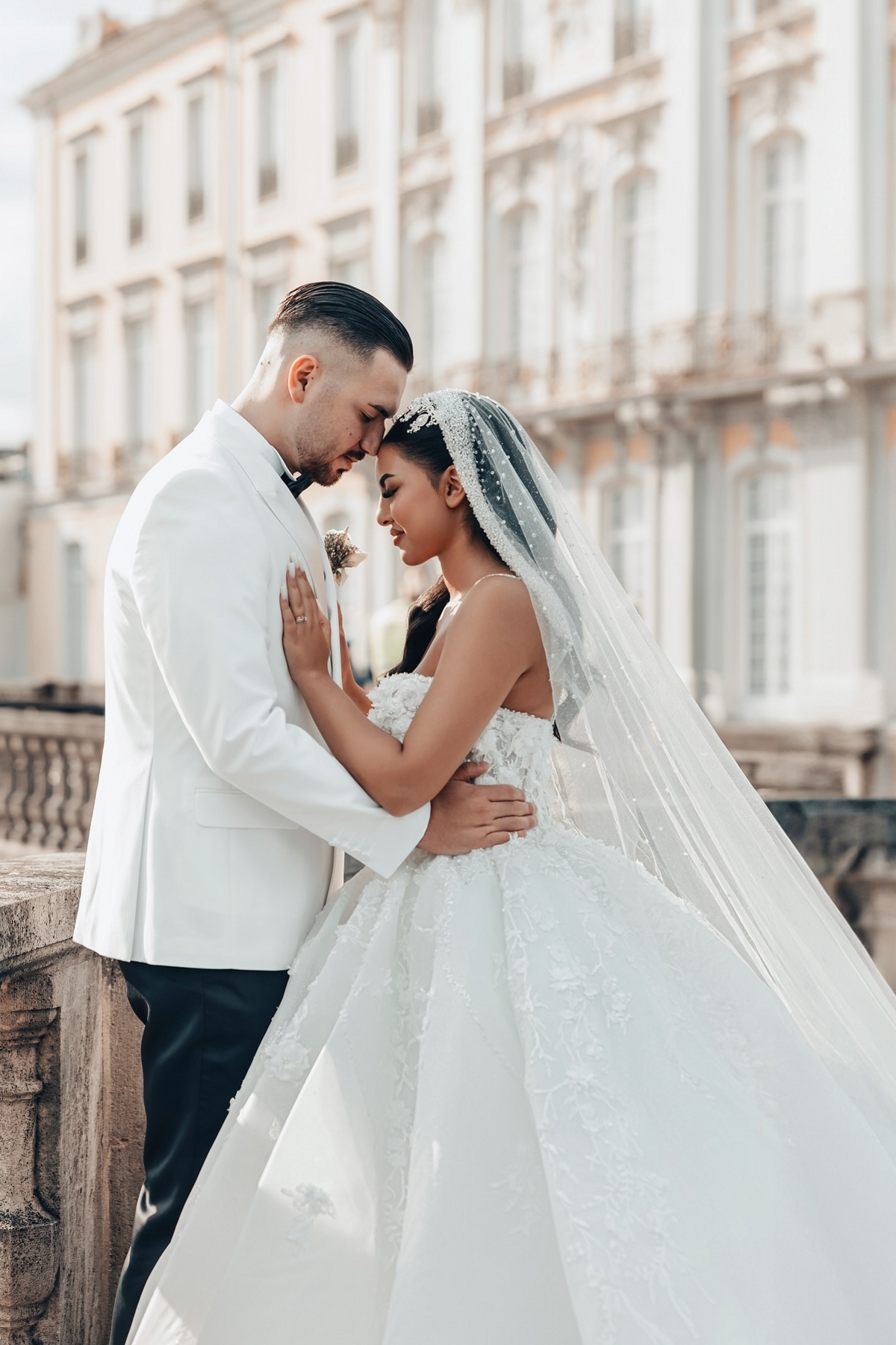 Robes de mariée princesse Robes de mariée pailletées avec dentelle