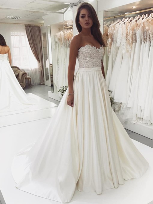 Robe de mariée princesse dentelle chic | Robe de mariage princesse sans bretelles