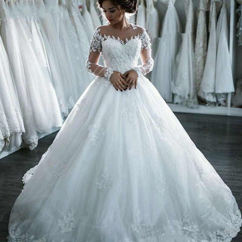 Forme Marquise Traîne moyenne Col ras du cou Dentelle Robes de mariée 2021 avec Perle