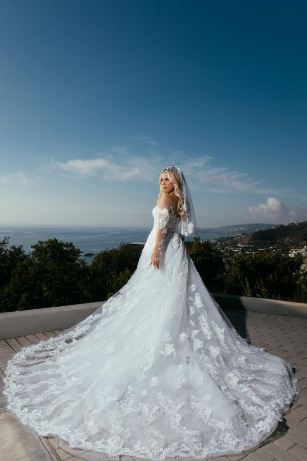 Robe de mariée ligne-A princesse sur dentelles chic bon prix