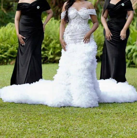 Robe de mariée sirène volumineuse extravagante avec dentelle tutu jupe