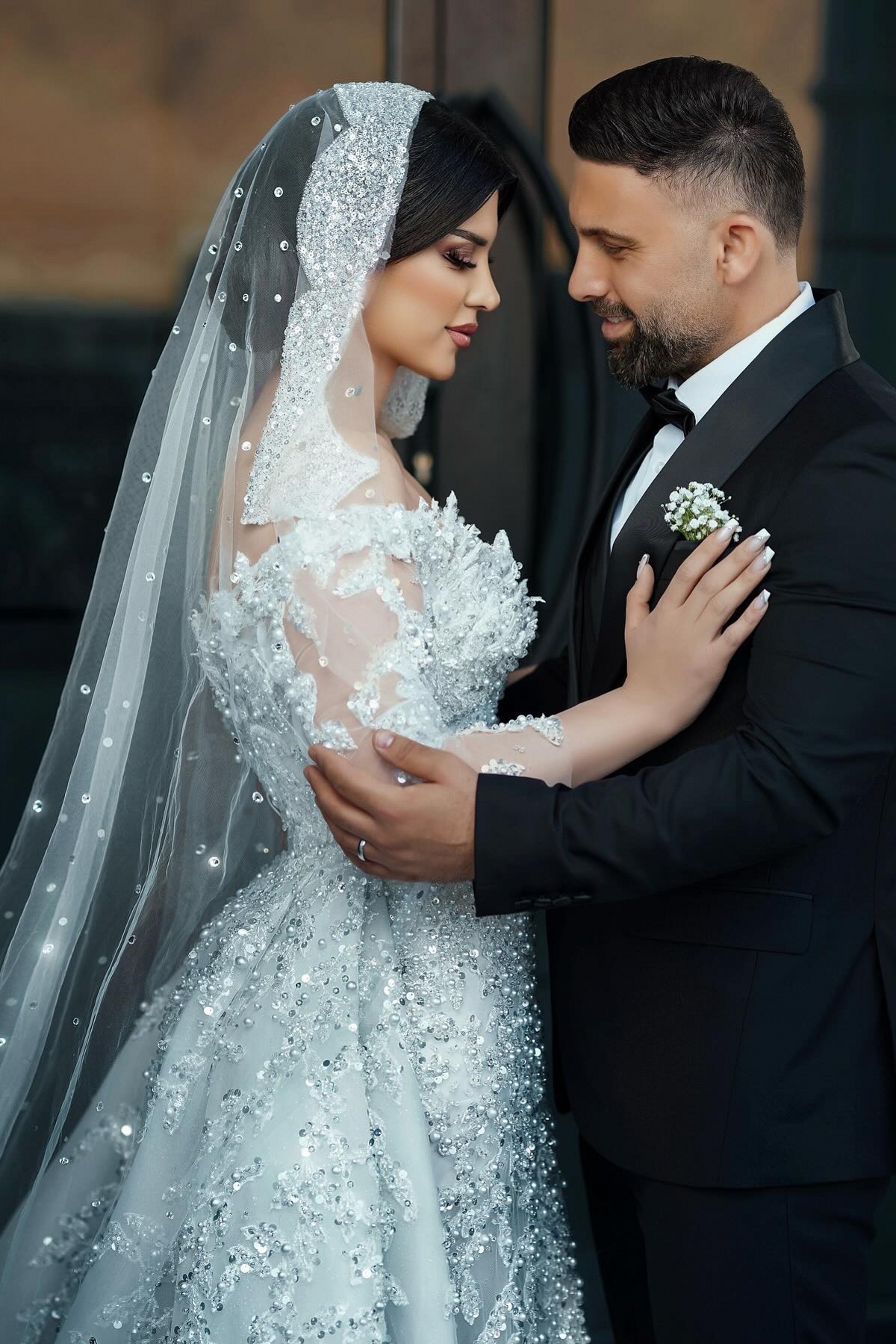 Belles robes de mariée en dentelle de ligne A avec manches à paillettes