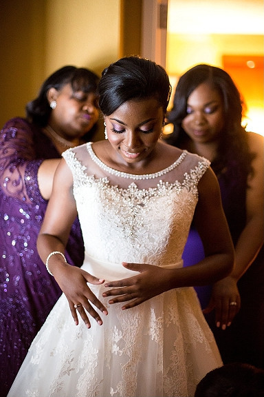 Forme Princesse Traîne moyenne Col U profond Dentelle Nouveau Robes de mariée A-ligne avec Perle