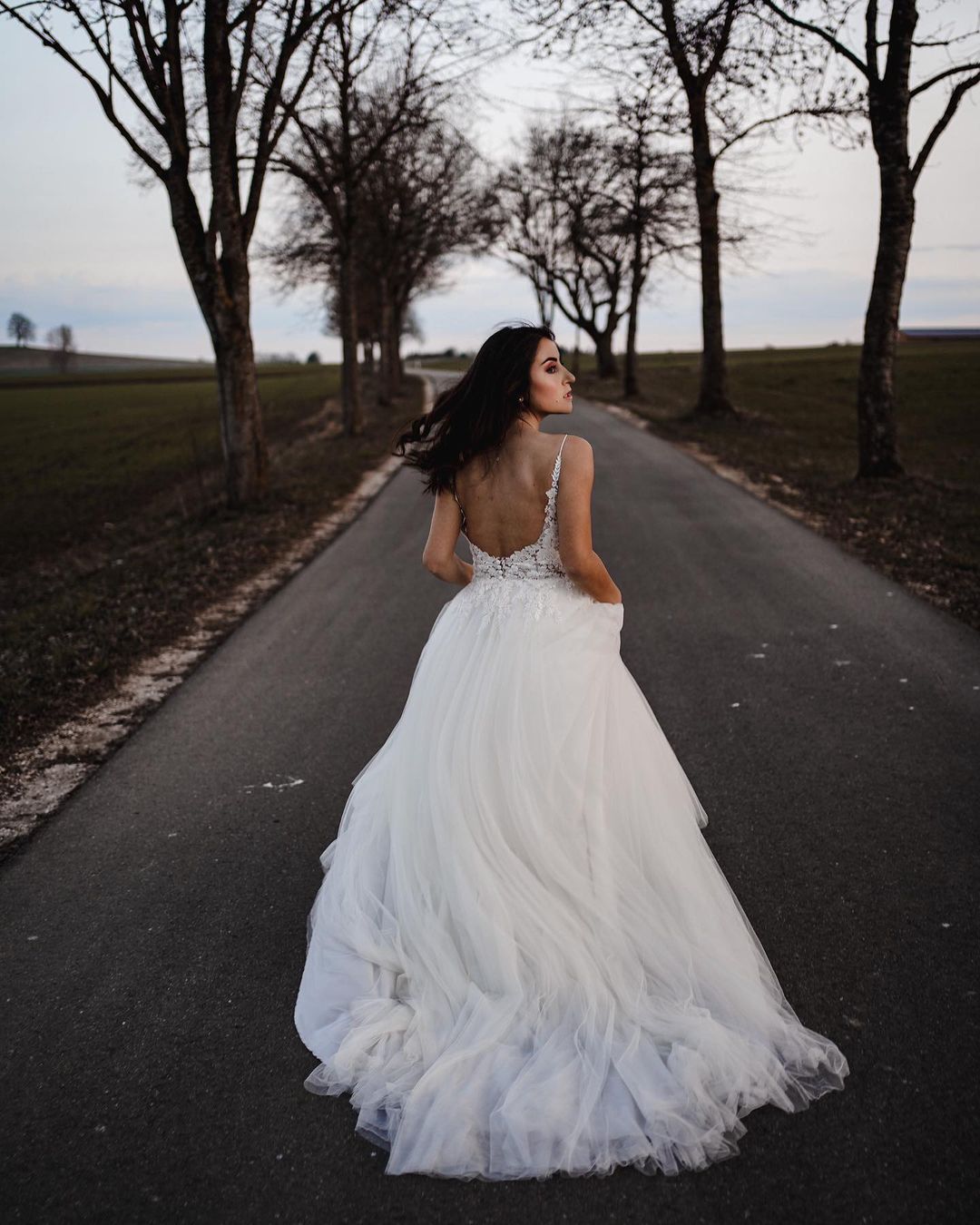 Robes de mariée simples Une ligne de dentelle | Robes de mariée en tulle