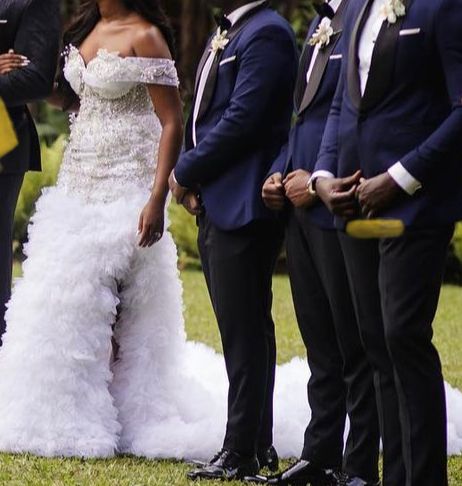 Robe de mariée sirène volumineuse extravagante avec dentelle tutu jupe