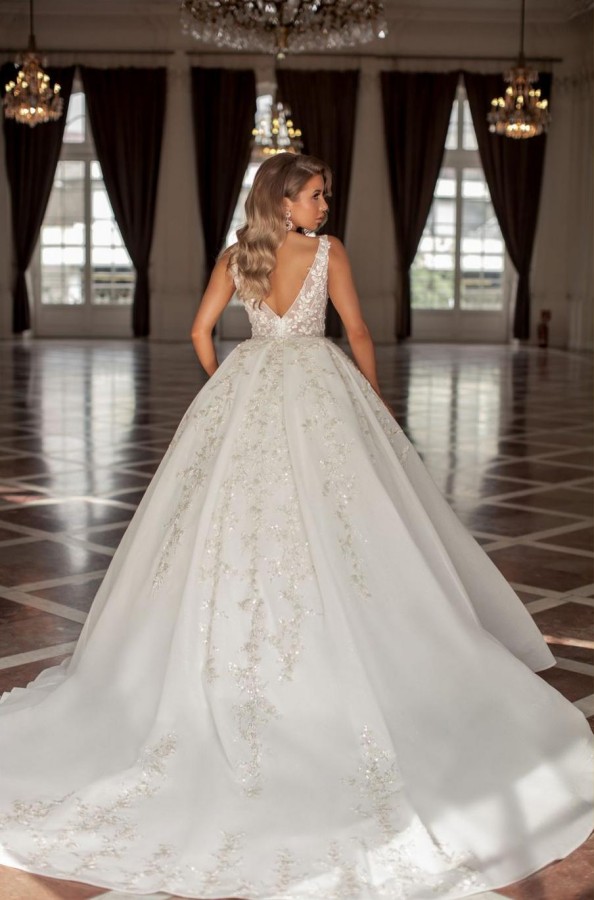 Magnifique robe de mariée princesse en dentelle sans manches