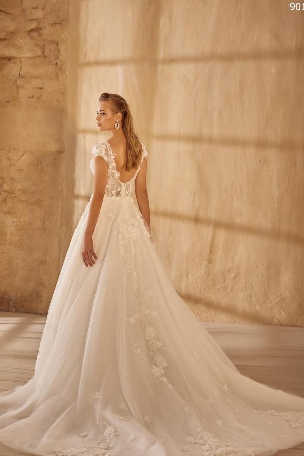 Belles robes de mariée décolleté en V | Robes de mariée Une ligne dentelle