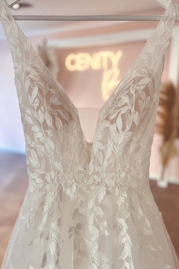 Robe de mariée A-ligne col V en dentelle simple et chic pas cher