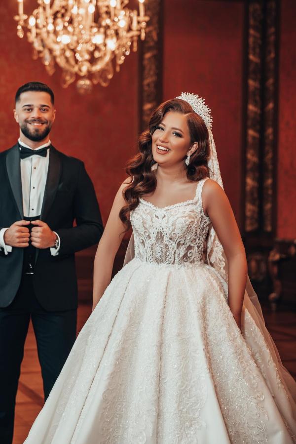 Robe de mariée princesse luxueuse avec grande traîne